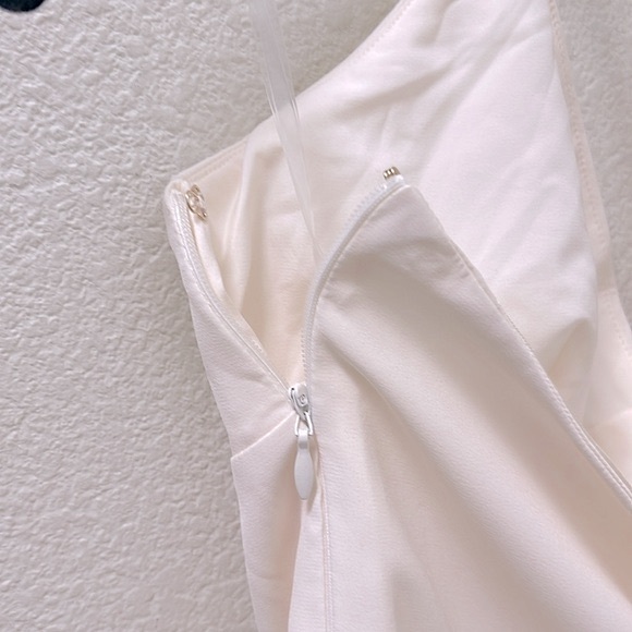 NWT Oh Polly AUGUSTA Halterneck Floral-Appliqué Corset Mini Dress in Ivory - Picture 7 of 9